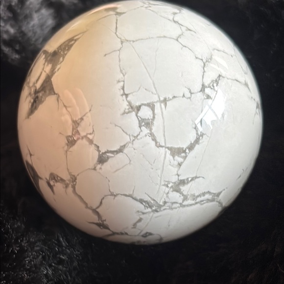 Howlite sphere - Picture 6 of 8